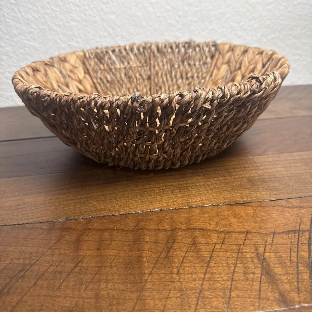 Vintage Wicker Woven Basket/Bowl Farmhouse Adirondack Handwoven